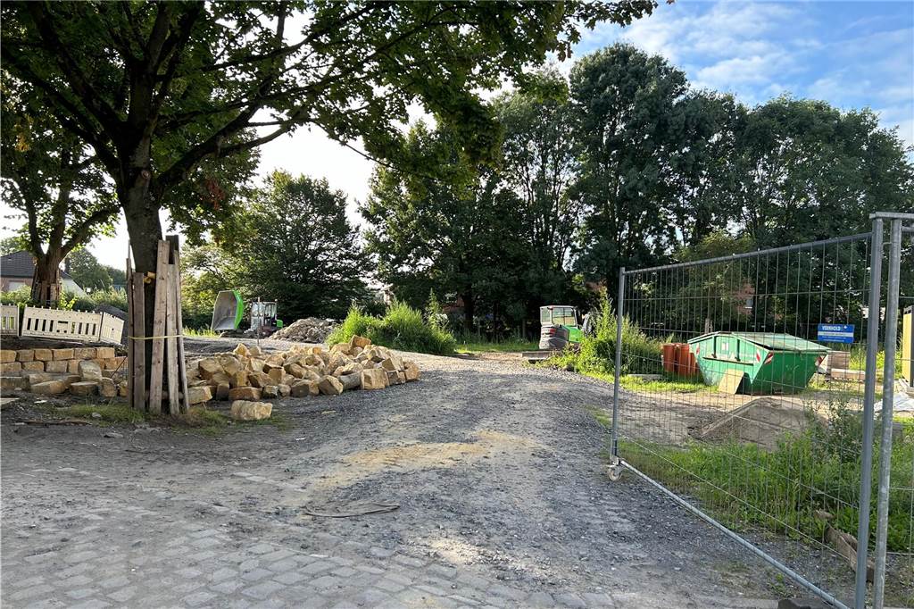 Burg Botzlar wird Bürgerzentrum: Unendliche Umbau-Geschichte bald beendet Zurzeit laufen an der Burg Botzlar unter anderem Natursteinarbeiten.