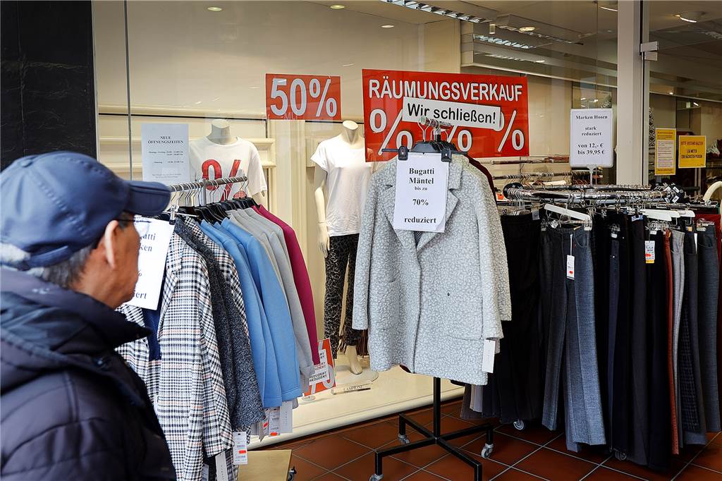 Modehaus Kroes am Nordberg steht vor dem Aus Zurzeit lockt der Räumungsverkauf noch Kundinnen an. Insgesamt ist der Umsatz aber zu gering gewesen, sagt Betreiber Delu.