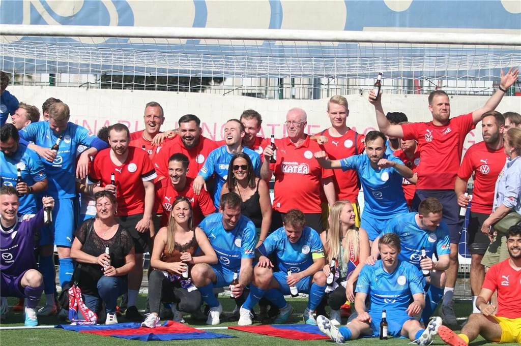 Besser als Herbstmeister Disteln: Diese Teams feiern Landesligarekorde Zusammen mit den mitgereisten Zuschauern feierte der Hombrucher SV 2022/23 im zweiten Entscheidungsspiel die Rückkehr in die Westfalenliga.