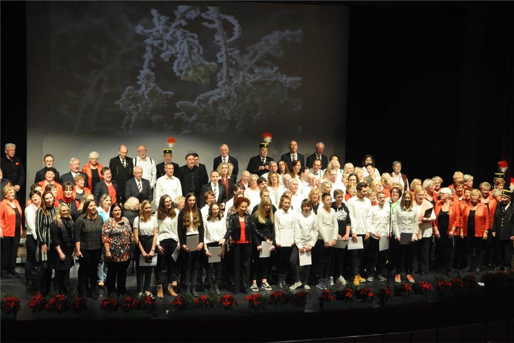 Das können Sie am Wochenende in Lünen unternehmen: Basar, Konzerte und Impro-Theater Zusammen mit den Zuschauern singen die Chöre beim traditionellen Konzert wieder Weihnachtslieder.