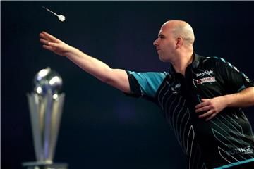 Zusammen mit Michael van Gerwen Zugpferd in Leverkusen: Darts-Weltmeister Rob Cross. Foto: Steven Paston