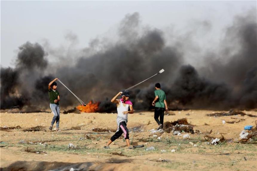 UN-Gesandter: Situation in Nahost „am Rand eines Krieges“ Zusammenstöße zwischen palästinensischen Demonstranten und israelischen Sicherheitskräften am Rande des Gaza-Streifens. Foto: Atia Darwish/APA Images/ZUMA Wire