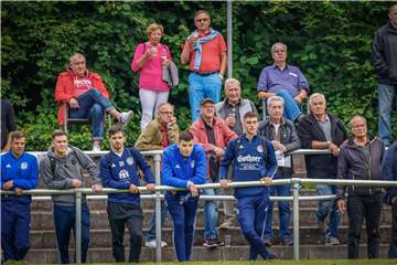 Zuschauer müssen ab sofort wieder Masken bei Amateurfußball-Spielen tragen. Auch bei nur zehn Besuchern.
