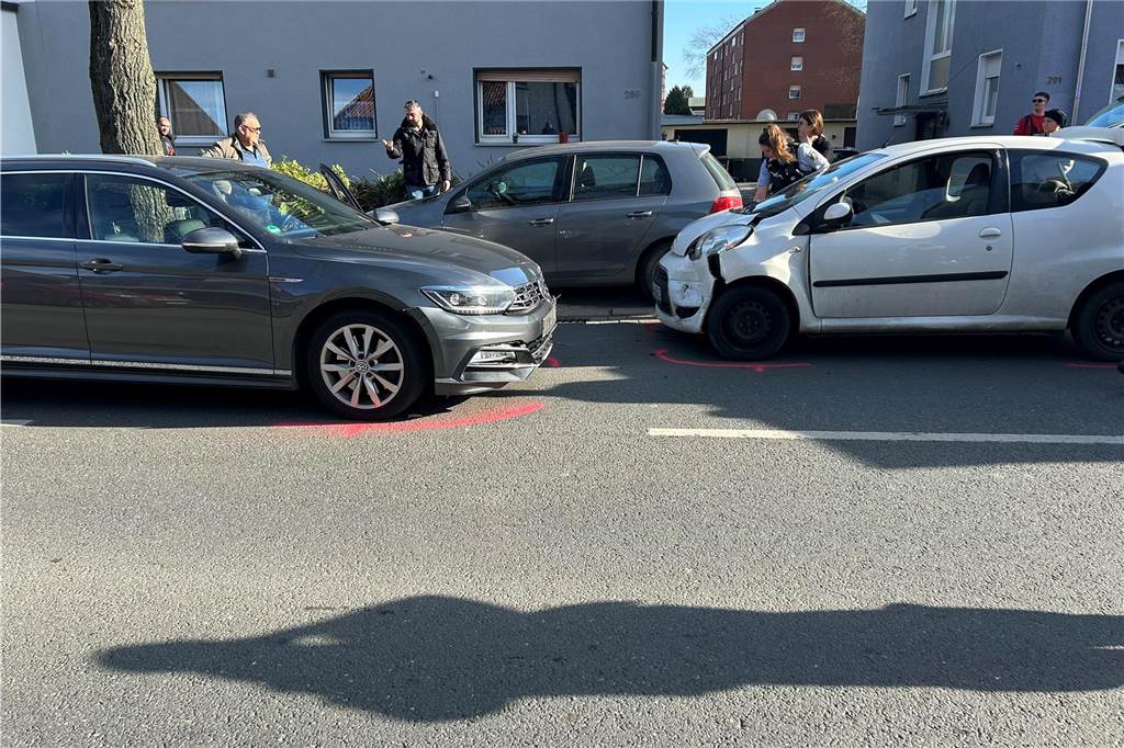 Verkehrsunfall auf der Brambauer Straße: Eine Person verletzt Zwei Autos waren auf der Brambauer Straße zusammengestoßen.