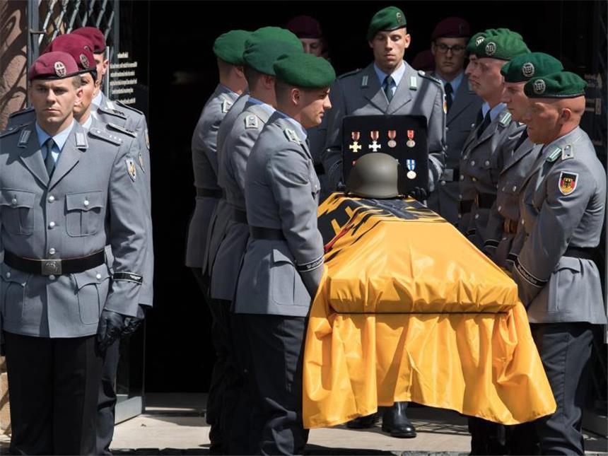 Zwei Bundeswehrsoldaten des Kampfhubschrauberregiments 36 aus Fritzlar waren im westafrikanischen Mali bei einem Absturz ihres Kampfhubschraubers Tiger gestorben. Foto: Swen Pförtner