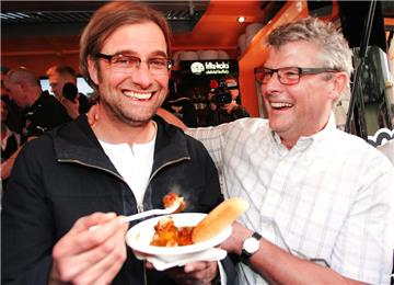 Zwei BVB-Helden: Jürgen Klopp und Norbert Dickel. Letzterer hofft jetzt auch auf Currywurst-Fans.