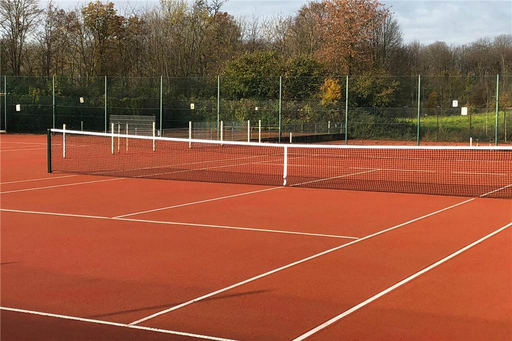 Neue Tennisplätze des SV Herbern wecken großes Interesse in der Region Zwei der fünf Plätze wurden im Oktober modernisiert.