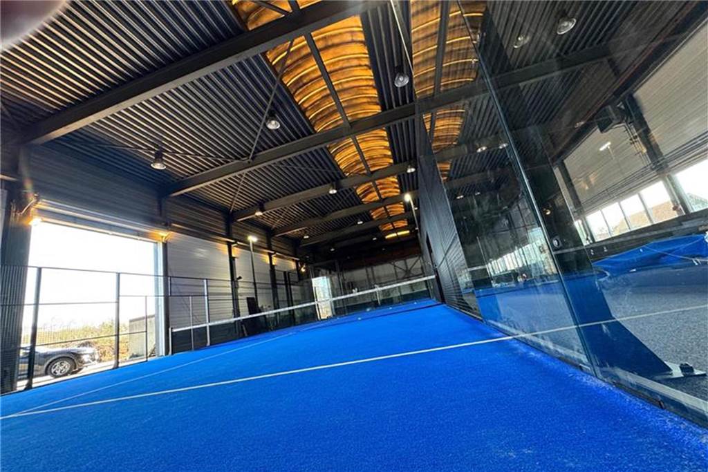 Ottensteiner Fußballstar gründet Paddel-Halle in Ahaus Ein Paddelfeld in Ahaus