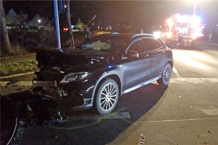Traktor und Pkw kollidieren in Haltern am See - zwei Verletzte Zwei Fahrzeuge waren am Dienstagabend in Haltern kollidiert.