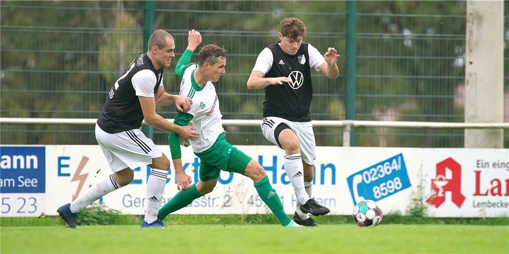 Trotz gutem Spiel und Elfmeter: Lippramsdorf verliert beim Tabellenfünften Zwei gegen eins beim Spiel des SV Lippramsdorf gegen Vorwärts Epe. Am Ende musste sich der LSV um Luca Preuß (l.) und Moritz Nunnenkamp mit 1:3 geschlagen geben.