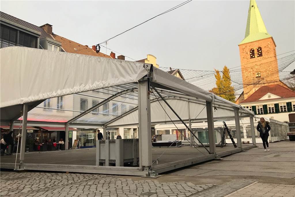 Überdachter Marktplatz: Das verbirgt sich hinter dem 1. Dorstener Winterzauber Zwei große Zelte werden bis Silvester auf dem Marktplatz stehen. Ende letzter Woche wurde mit dem Aufbau begonnen.