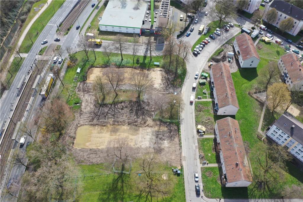 Im Bergmannsgrün-Viertel sind schon zwei Häuserreihen verschwunden Luftaufnahme von den Bauarbeiten im Walkmühlenweg in Huckarde, wo das neue Vivawest-Viertel Bergmannsgrün entsteht.