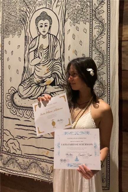 Laura Schürmann (27) ist für ihre Yoga-Ausbildung nach Kolumbien gereist Zwei in einem: Laura Schürmann hat die Ausbildungen Yoga und Reiki (Energie Heilung) gemacht.