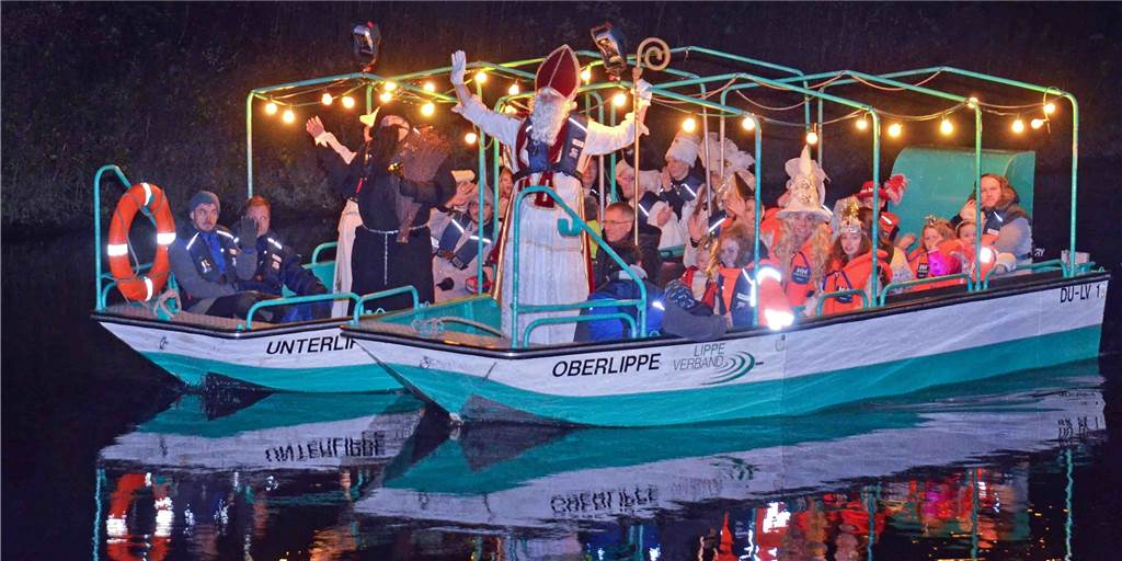 Nikolaus und Fackelschwimmen 2022 in Lünen: Entscheidung ist gefallen Nikolaus auf dem Boot auf der Lippe