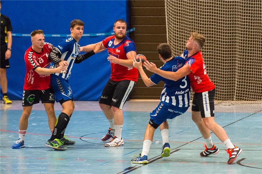 HSC Haltern-Sythen im Umbruch Zwei neue Spieler im Trikot des HSC Haltern-Sythen: Henning Schrief (2.v.l.) und Nick Andersen (2.v.r.). Hier im Duell gegen Gevelsberg. Das Testspiel ging mit 20:28 verloren.