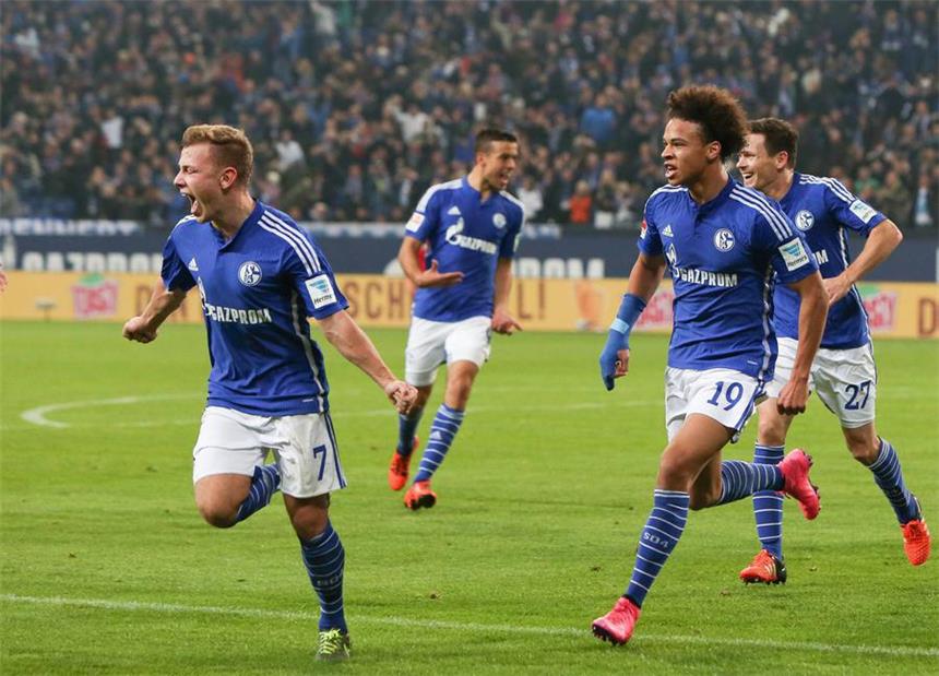 Zwei Schalker Eigengewächse: Max Meyer (l.) und Leroy Sané.