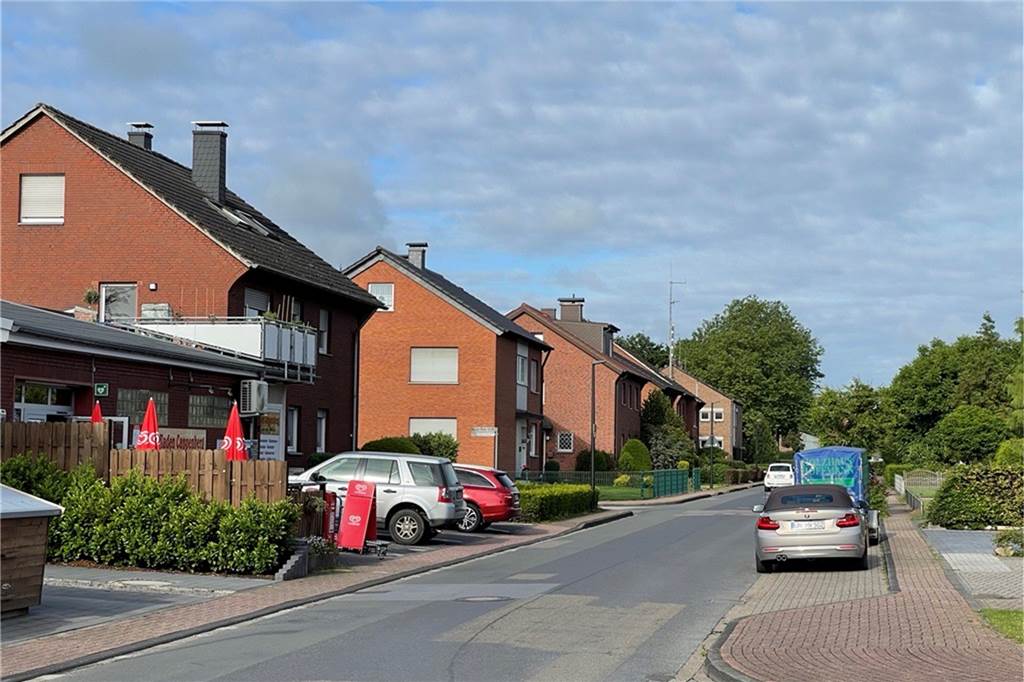Schüsse in Cappenberg: Räuberpistole nimmt ihren Anfang mitten in Lünen Zwei Stunden nach dem Vorfall war auf den ersten Blick nichts zu erahnen von dem Überfall auf der Rosenstraße in Cappenberg.