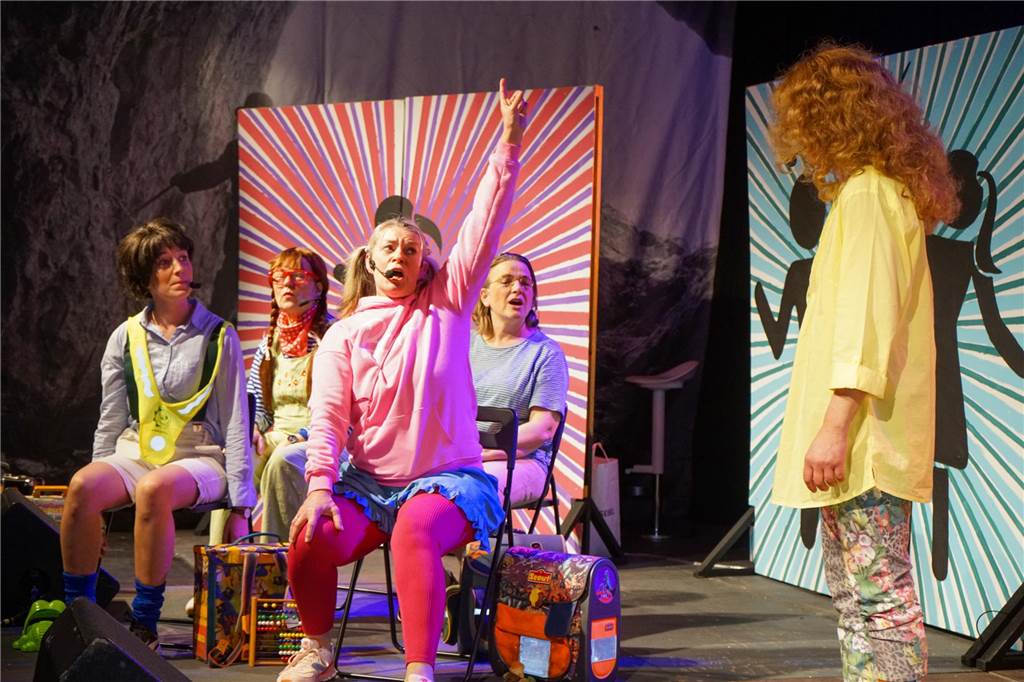 Zwei Tage in Folge sorgen die Theaterfrauen für volles Haus auf dem Hof Miermann.