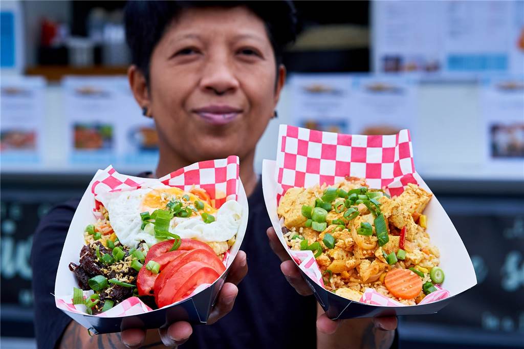 Malou Cruz kocht philippinische Gerichte – aber nicht so wie im Original Zwei traditionelle Gerichte: Beef Tapsilog mit gebratenem Reis und Spiegelei (links) und Sizzling Tofu mit Reis.