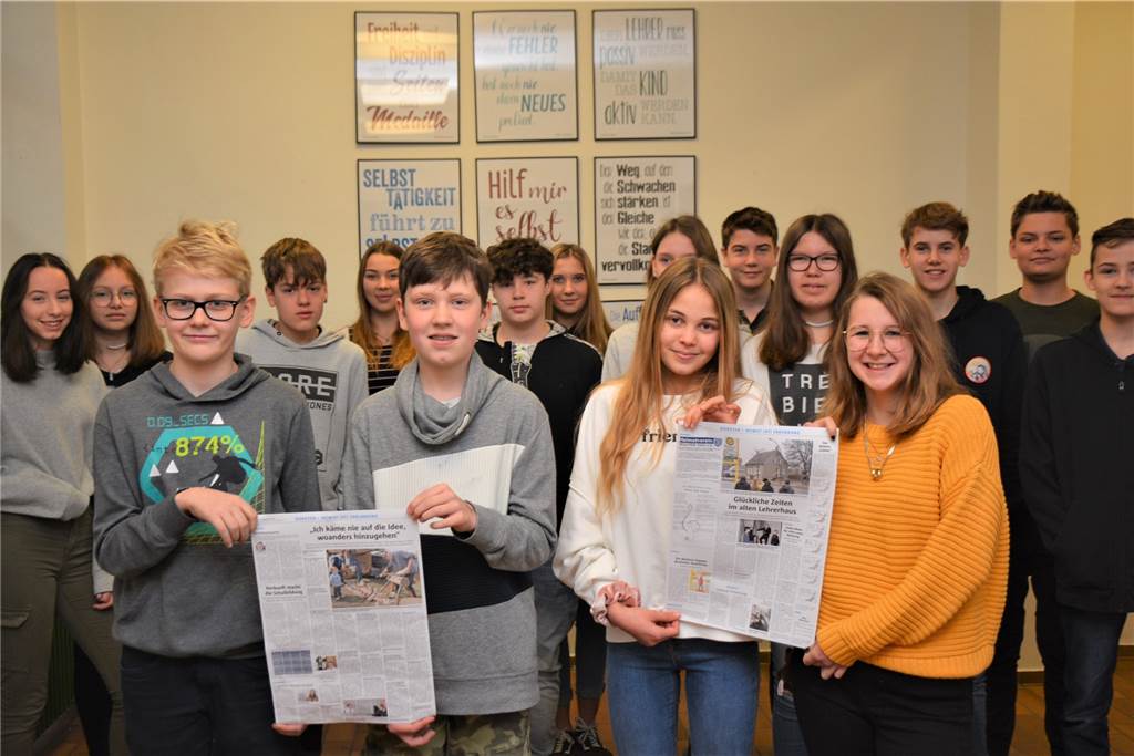 Schülerinnen interviewen Bürgermeister zum Thema Heimat: „Würde nie woanders hingehen“ Zwei Zeitungsseiten zum Thema „Neuer Trend: Heimat“ haben die Achtklässler der Montessori-Reformschule für den Wettbewerb der Bundeszentrale für politische Bildung gestaltet.