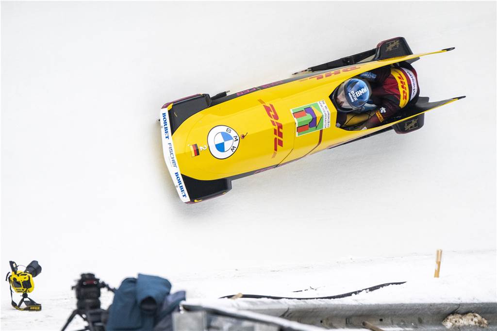 Schwerer Sturz von Laura Nolte bei Bob-WM: Tränen der Enttäuschung in St. Moritz Zweierbob Frauen, 3. Durchgang: Laura Nolte und Neele Schuten fahren durch die Kurven.