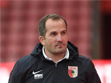 Zweifel am FC Augsburg will Trainer Manuel Baum nach dem Fehlstart in die Saison gar nicht erst aufkommen lassen. Foto: Simon Galloway
