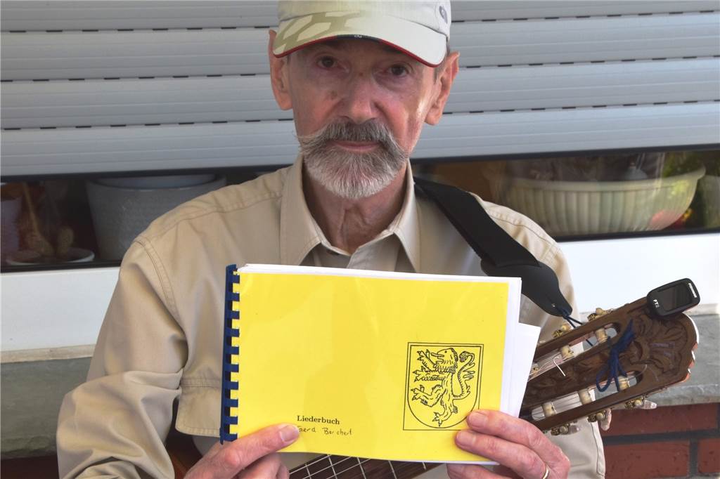 Zweihundertdreißig Lieder enthält ihr Liederbuch, doch das Repertoir von "Rudi und den Pfadfindern" ist noch größer.