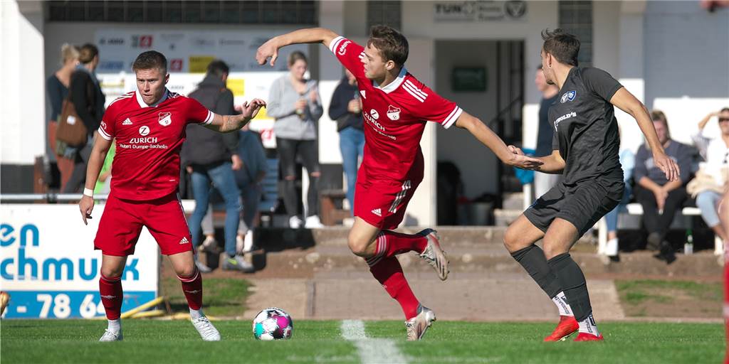Derby-Spektakel zwischen TuS Haltern und RW Deuten sorgt für viel Ratlosigkeit Zweikämpfe gab es im Westfalenliga-Derby reichlich - anfangs gingen die meisten aber an RW Deuten. Erst nach dem 1:3-Anschlusstreffer wachten die Spieler des TuS Haltern auf.