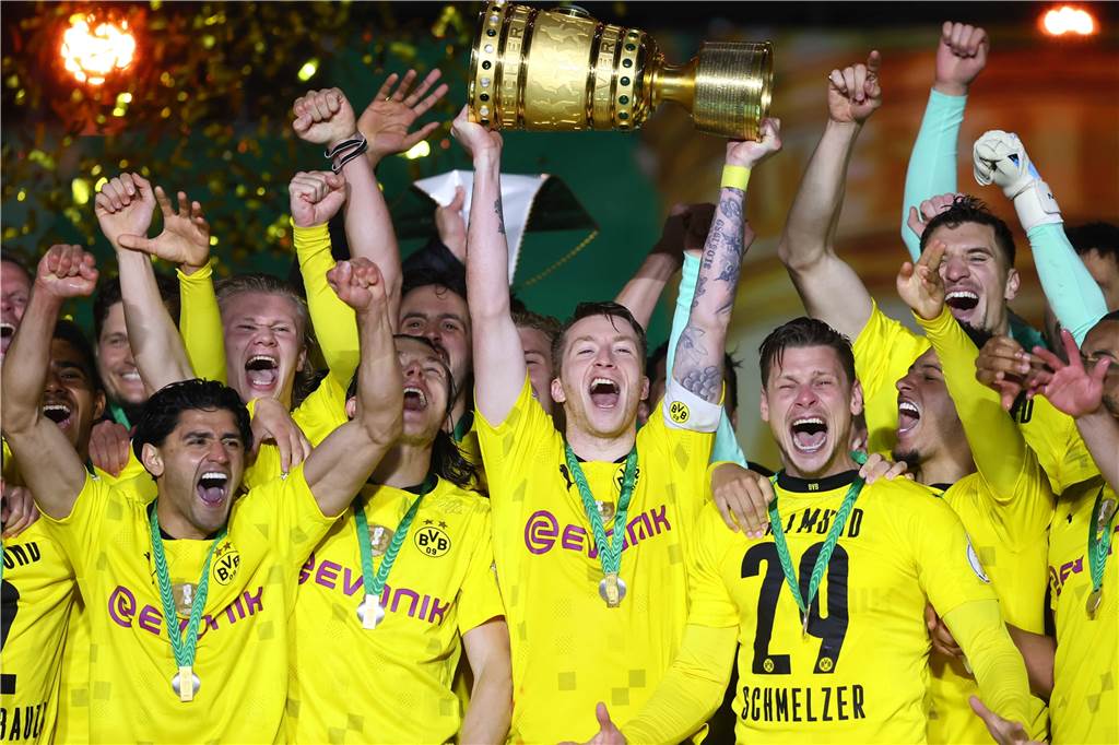 Sehnsucht nach der Schale: BVB-Kapitän Reus blüht im Rose-System auf Zweimal durfte BVB-Kapitän Marco Reus bereits den DFB-Pokal in die Höhe stemmen. Nur zu gerne würde er das auch mit der Meisterschale tun.