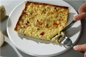 Zwiebelkuchen - ein Gericht mit starker Wirkung. Foto: Bernd Weissbrod