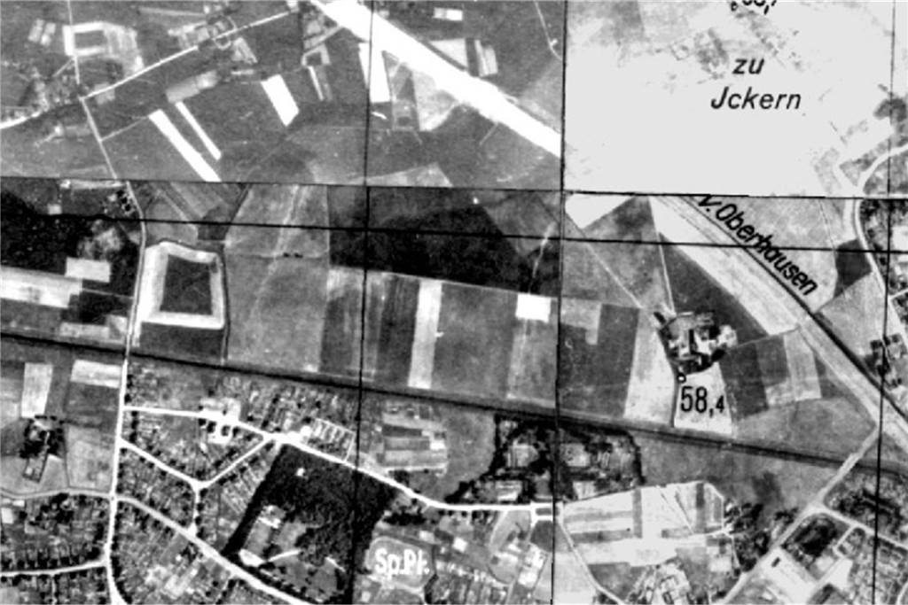 Die Aapwiesen auf Luftbildern im Wandel der Zeit Zwischen 1934 und 1939 entstand diese Luftaufnahme. Die Autobahn ist hier schon zu sehen, im Süden der Emscher ist bereits ein Sportplatz markiert.
