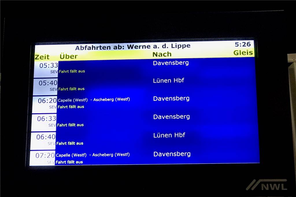 Schienenersatzverkehr zwischen Lünen und Davensberg: Erster Vormittag ohne Zwischenfälle Zwischen Davensberg und Lünen fährt für die kommenden Monate ein Schienenersatzverkehr (SEV). Die Abfahrtszeiten wie hier in Werne stimmen übrigens - sie gelten aber für den SEV. Das „Fahrt fällt aus“ irritiert.