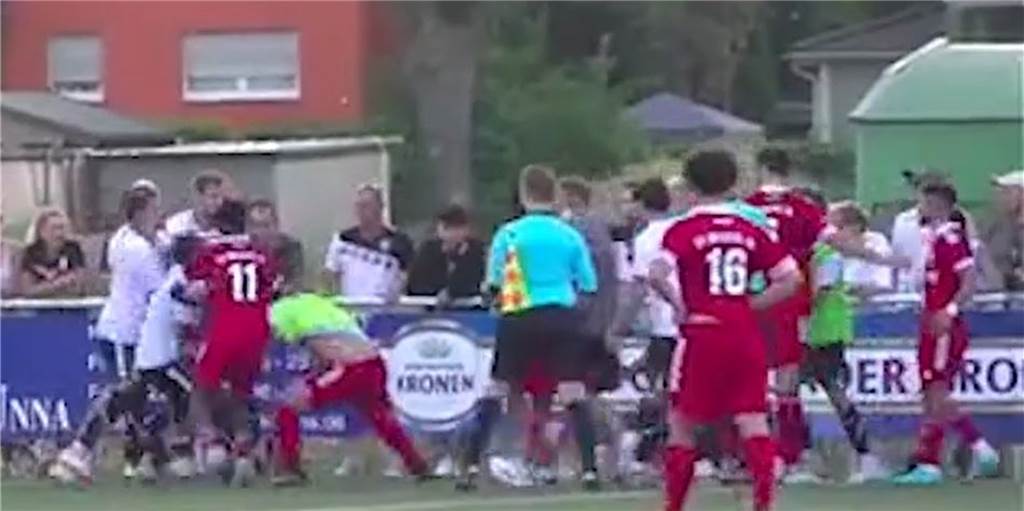 Nach Derby-Schlägerei: Wer schlagende Spieler nicht rauswirft, macht sich mitschuldig Zwischen dem SV Brackel und Westfalia Wickede entwickelte sich am Samstag eine wüste Schlägerei.
