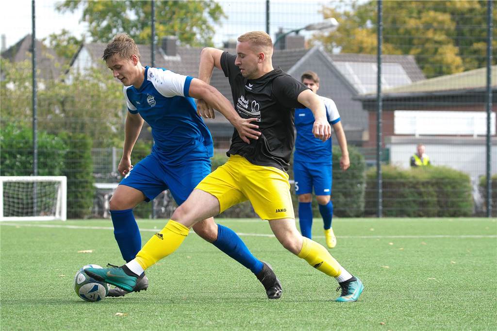 So könnten die B-Kreisligen im Fußballkreis aussehen : 48 Vereine für drei Staffeln Zwischen den Sportanlagen von SV Dorsten-Hardt und SuS Polsum liegen nur 10 Kilometer: Aber ob beide Vereine wie in dieser Szene weiter in der B-Liga aufeinandertreffen, scheint nicht sicher.