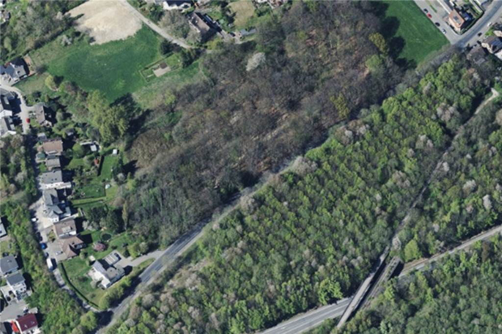 Castrop-Rauxeler Verbindungsstraße wird gesperrt – zu Testzwecken Zwischen den Straßen Unterspredey (unten links) und Erlenweg (oben rechts) wird der diagonal durchs Bild laufende Hellweg ab Montag (23.5.) bis Mitte Juni gesperrt.