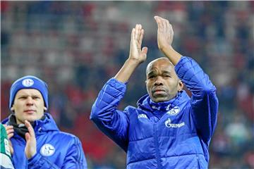 Zwischen Frust und Dank für die Fan-Unterstützung: Schalkes Naldo (r.) war die tragische Figur bei der 1:3-Niederlage in Leipzig.