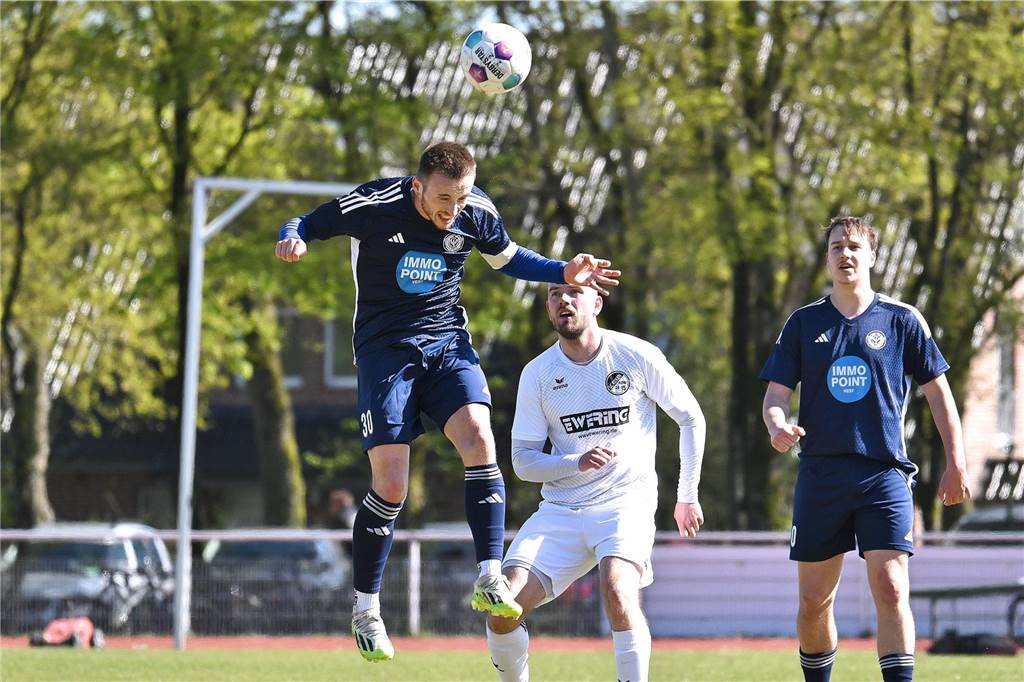 Zwischenzeitlich musste der ETuS Haltern gegen Schlusslicht SC Reken zwar auch mal ein wenig zittern, am Ende gewann er aber mit 3:0.